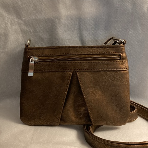 NWOT - Copper Coloured Crossbody Bag Adjustable Strap V Front Zippered Pocket - Picture 12 of 16